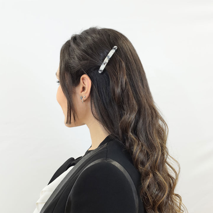 Frisur mit kleiner Haarspange Reykjavik