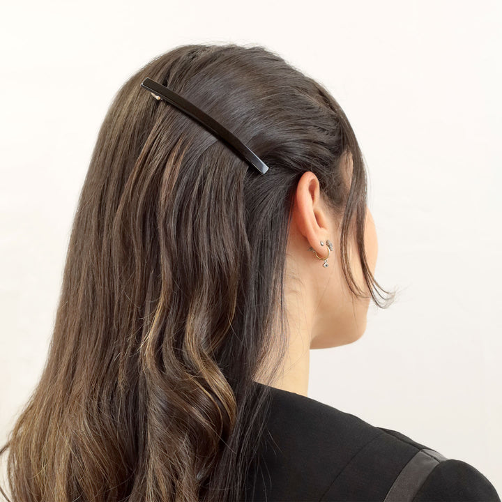 Frisur mit langer, schwarzer Haarspange New York