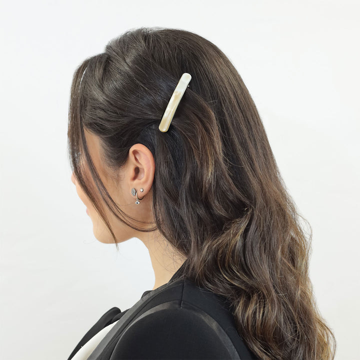 Frisur mit kleiner Haarspange Recife