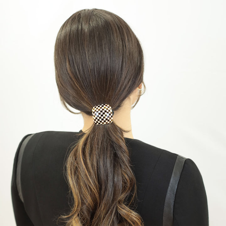 Zopf mit quadritischen Haargummi Lissabon