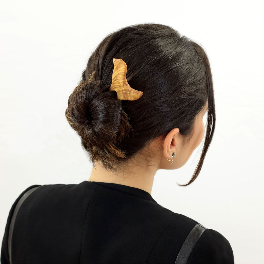 Hochsteckfrisur mit Haarforke Passaro aus Olivenholz