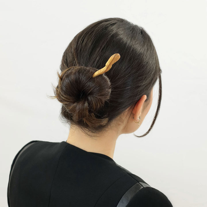 Große Haarnadel Serpente aus nachhaltigem Olivenholz – ideal für elegante Hochsteckfrisuren