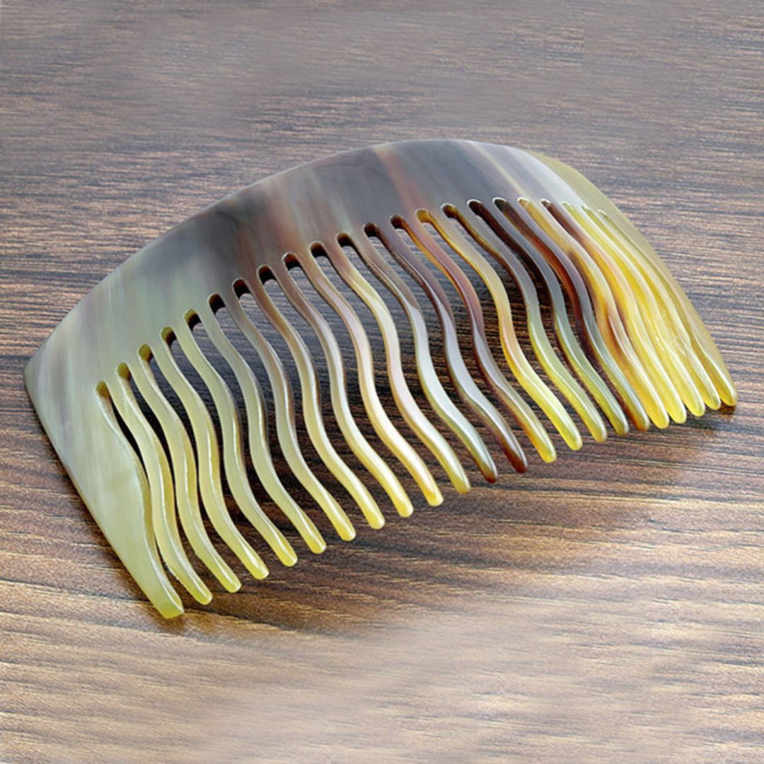 Großer Haarkamm aus hellem Horn