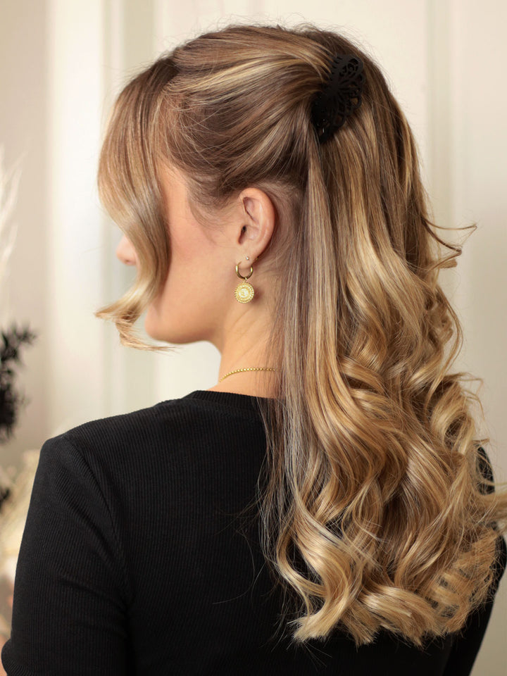 Frisur mit mittelgroßem,schwarzem Haarkamm London mit Arabeske