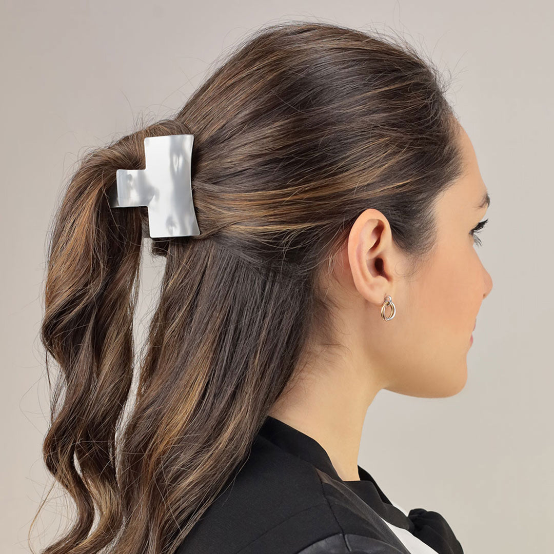Halboffene Frisur mit mittelgroßer, rechteckiger Haarklammer Florenz