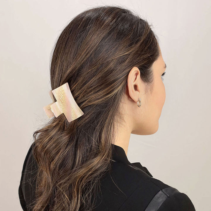 Halboffene Frisur mit mittelgroßer, rechteckiger Haarklammer Verona