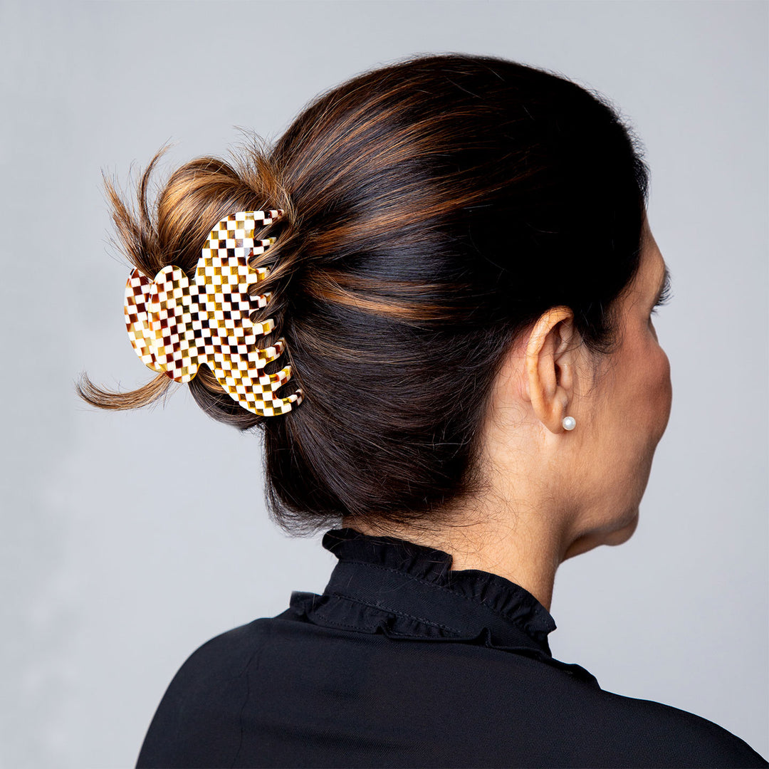 Hochsteckfrisur mit großer Haarklammer Lissabon