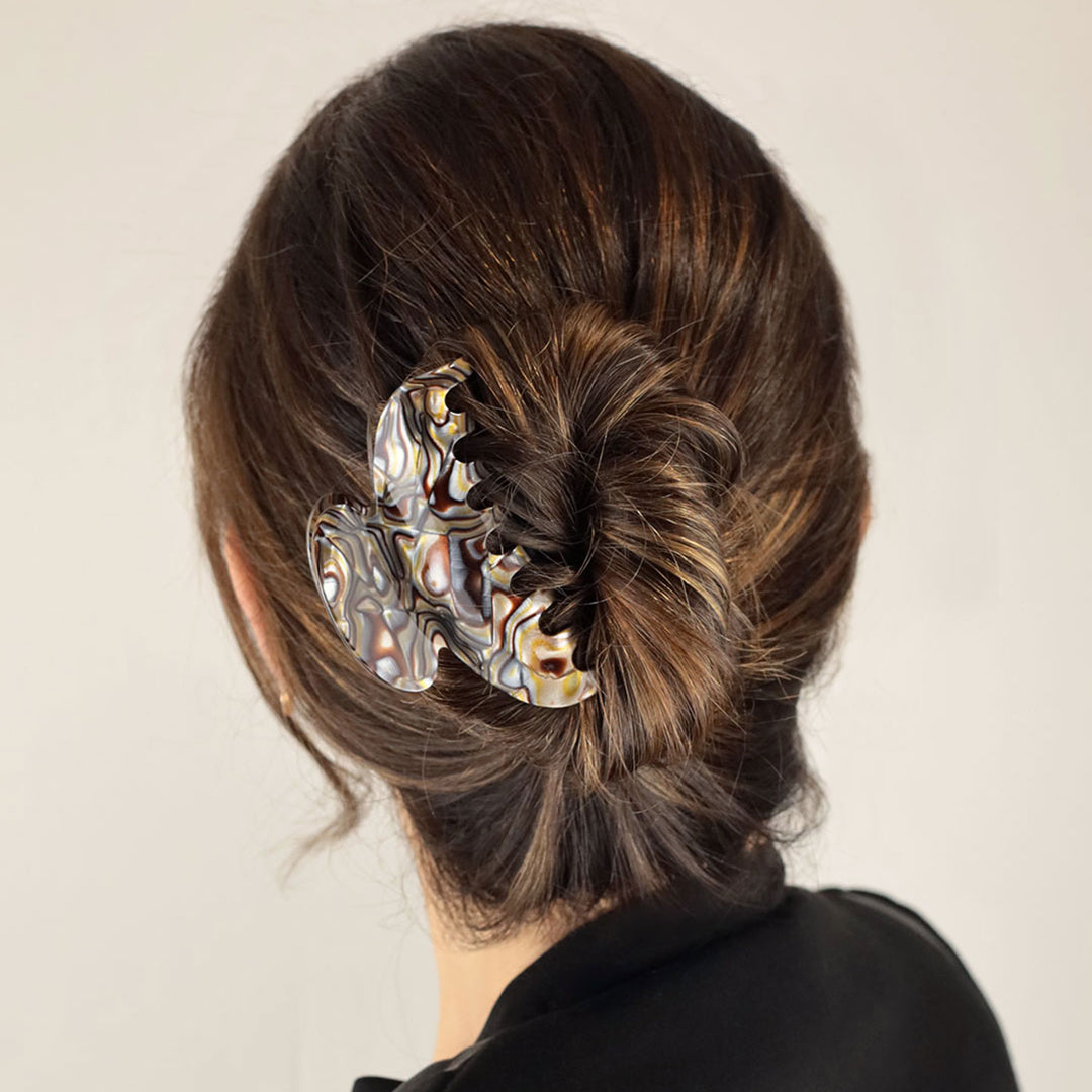 Hochsteckfrisur mit großer Haarklammer St. Petersburg