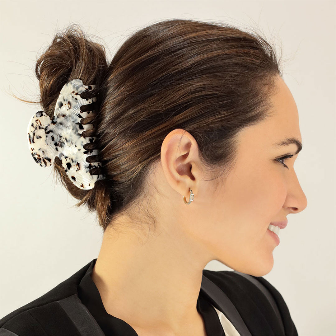 Hochsteckfrisur mit großer Haarklammer Reykjavík