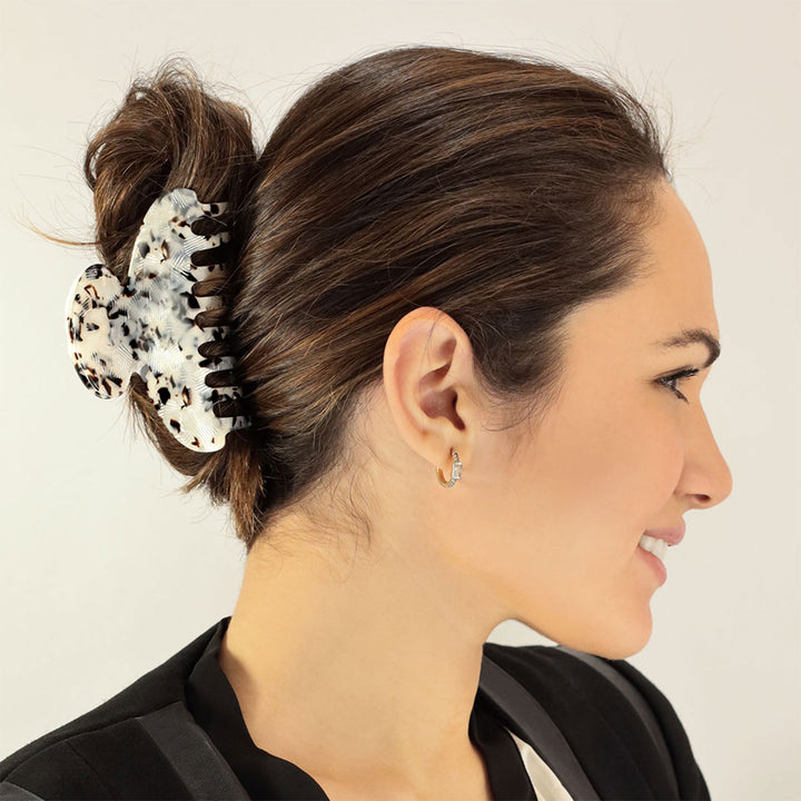 Hochsteckfrisur mit großer Haarklammer Reykjavík