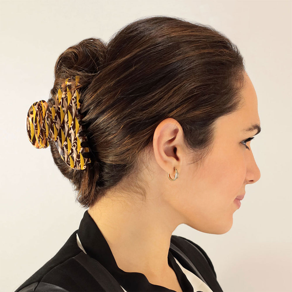 Hochsteckfrisur mit großer Haarklammer Taipeh