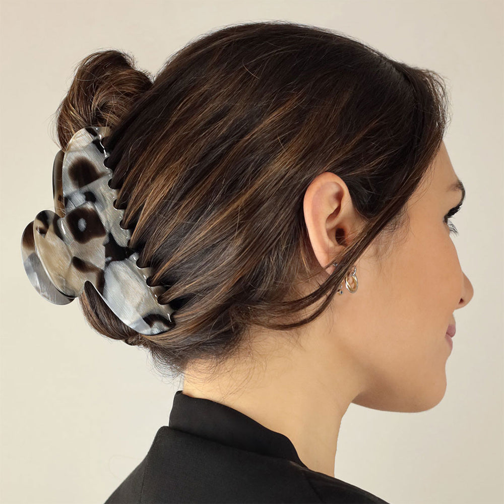 Hochsteckfrisur mit sehr großen Haarklammer Bologna für dickes Haar