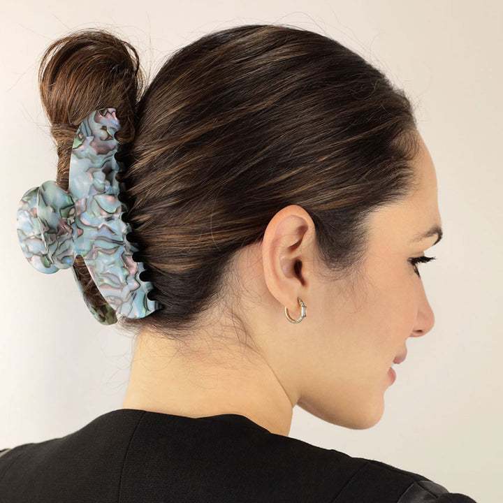 Hochsteckfrisur mit sehr großen Haarklammer Cancun für dickes Haar