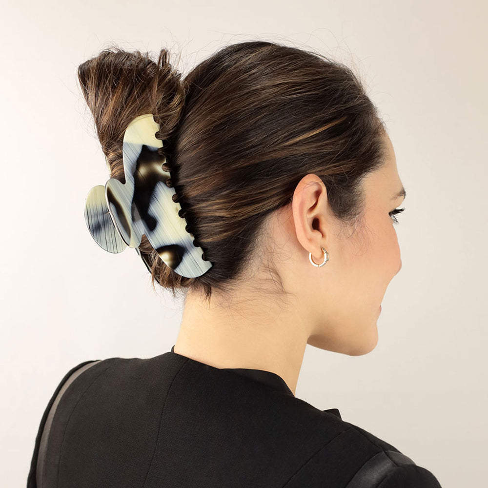 Hochsteckfrisur mit sehr großen Haarklammer Dublin für dickes Haar