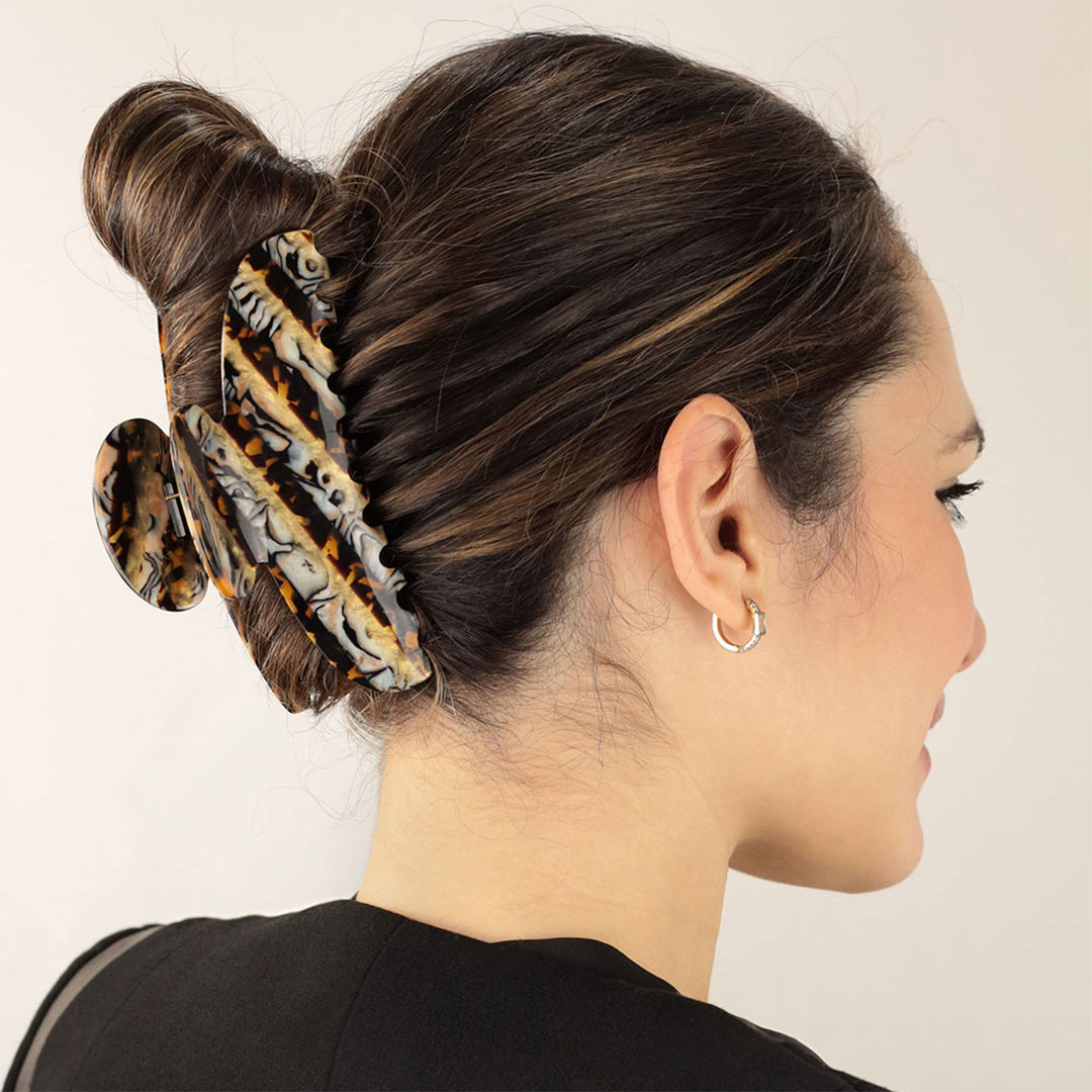 Hochsteckfrisur mit sehr großen Haarklammer Kairo für dickes Haar