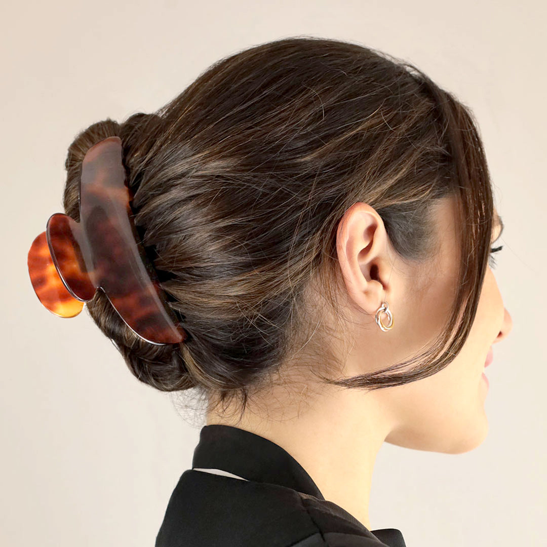 Hochsteckfrisur mit sehr großen Haarklammer Madrid für dickes Haar