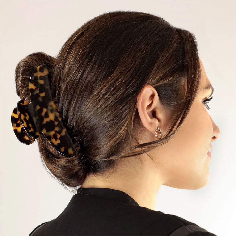 Hochsteckfrisur mit sehr großen Haarklammer Paris für dickes Haar