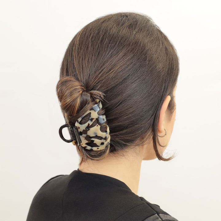 Hochsteckfrisur mit sehr großen Haarklammer Lausanne mit patentiertem Gummizug