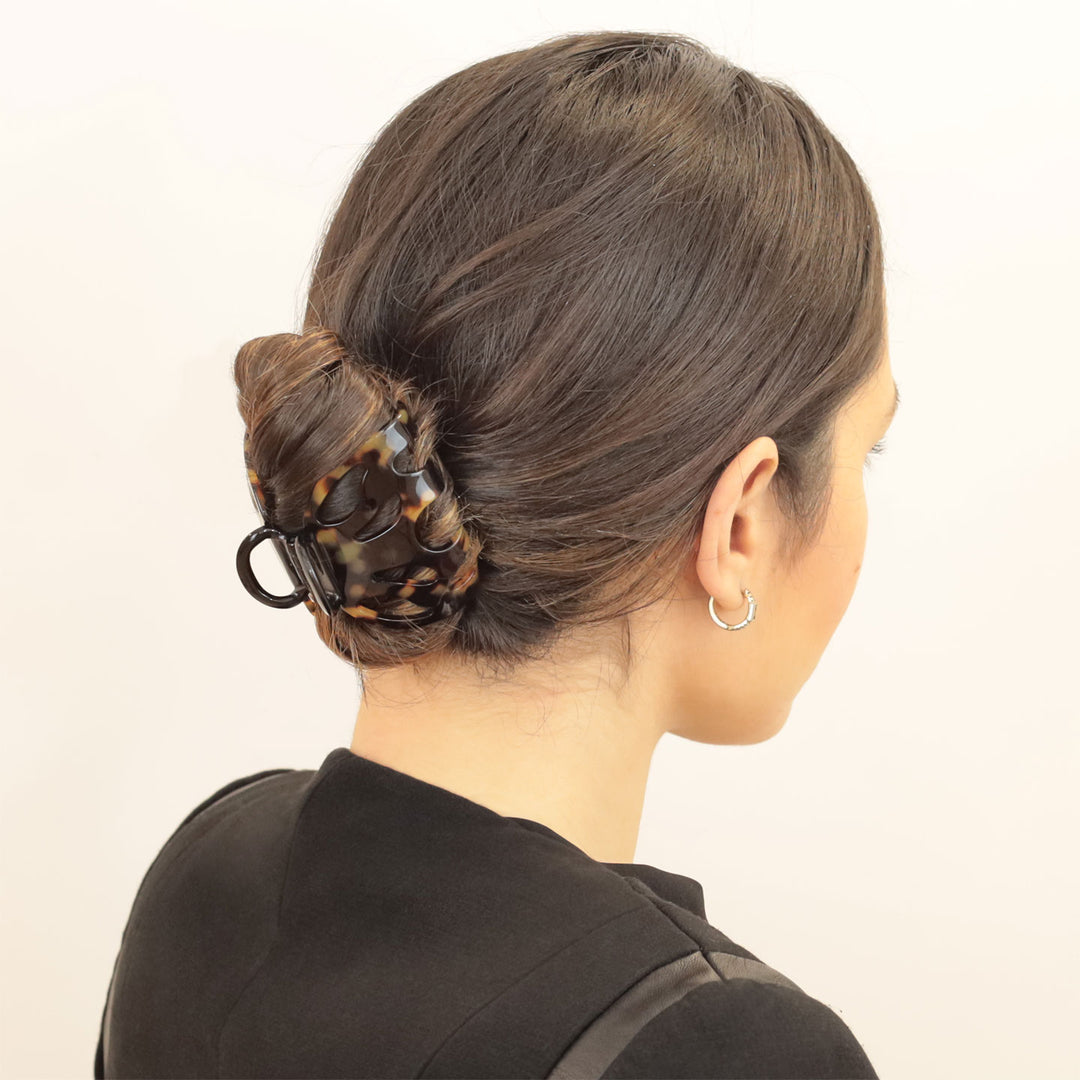 Hochsteckfrisur mir sehr großen Haarklammer Paris mit patentiertem Gummizug