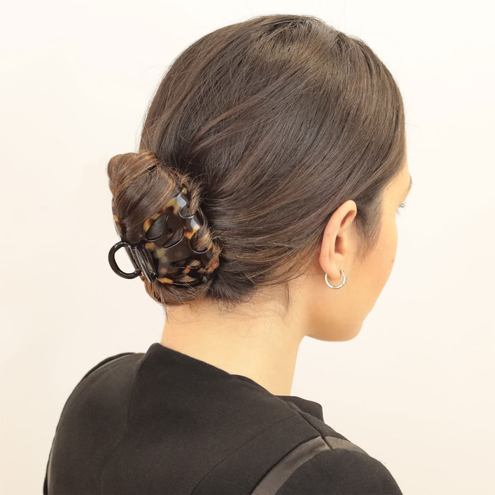 Hochsteckfrisur mir sehr großen Haarklammer Paris mit patentiertem Gummizug