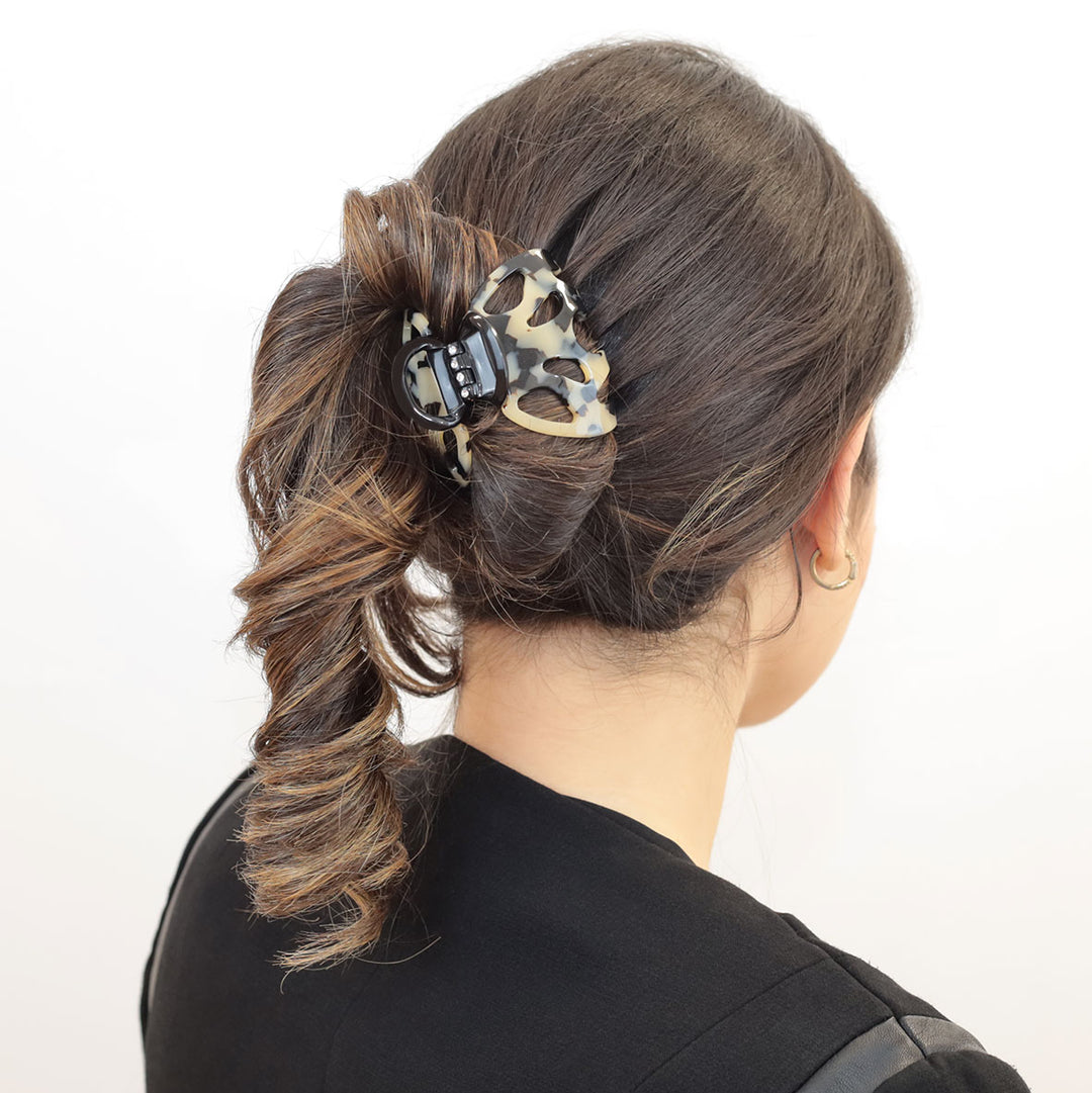 Hochsteckfrisur mit großer Haarklammer Strass Lausanne mit patentiertem Gummizug