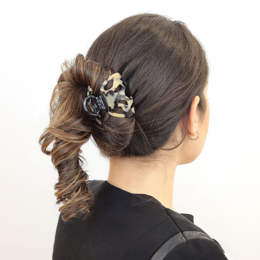 Hochsteckfrisur mit großer Haarklammer Lausanne mit patentiertem Gummizug