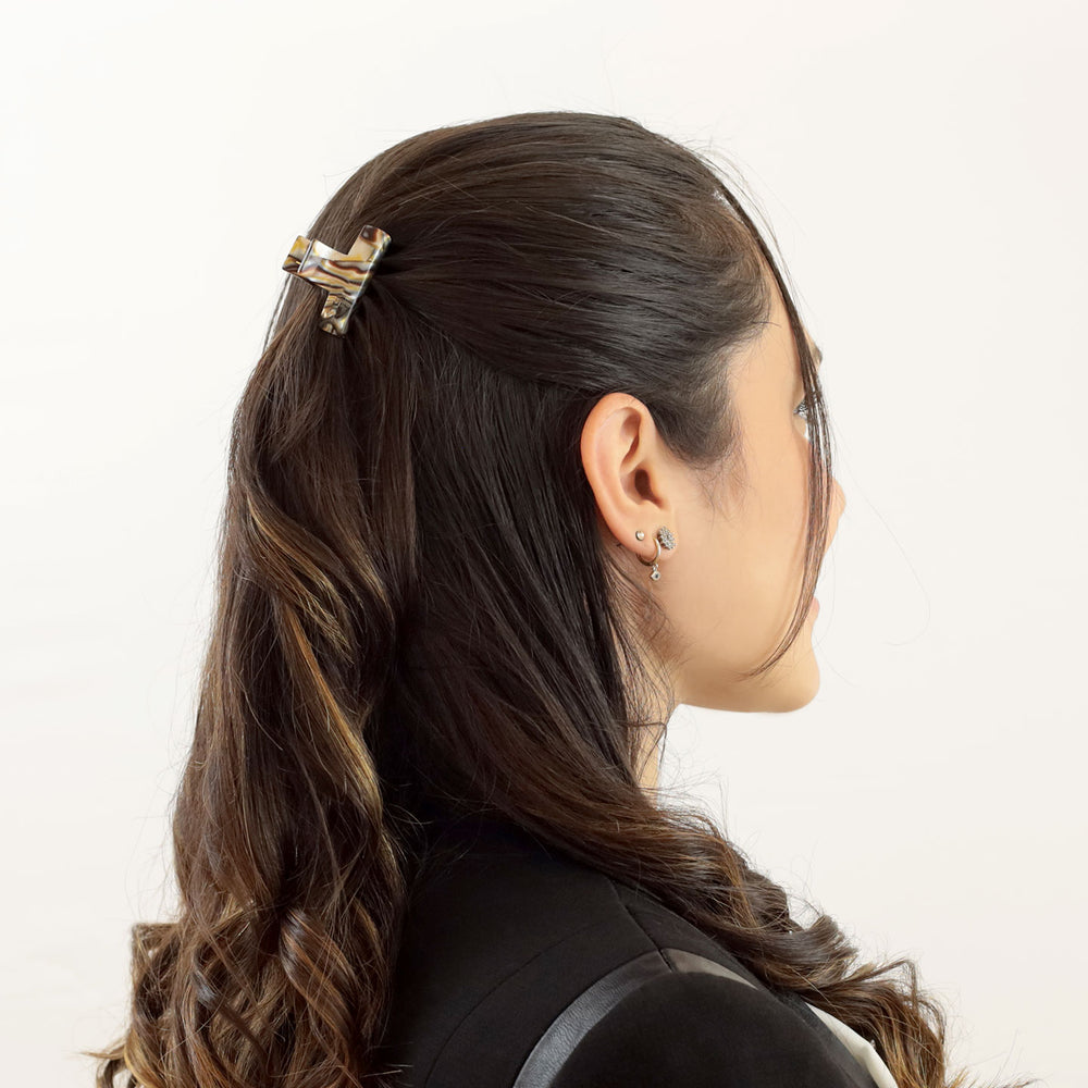 Stilvolle Haarklammer St. Petersburg – dezenter Haarschmuck für verschiedene Frisuren.