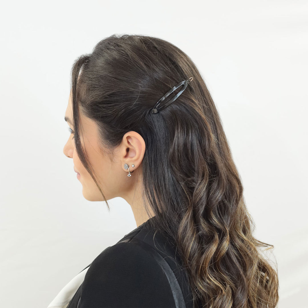 Frisur mit mittelgroßer, schwarzen,elliptischen Haarclip Mailand mit Aussparung