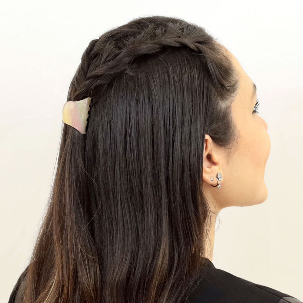 Halboffene Frisur mit kleiner, trapezförmiger Haarklammer Verona 