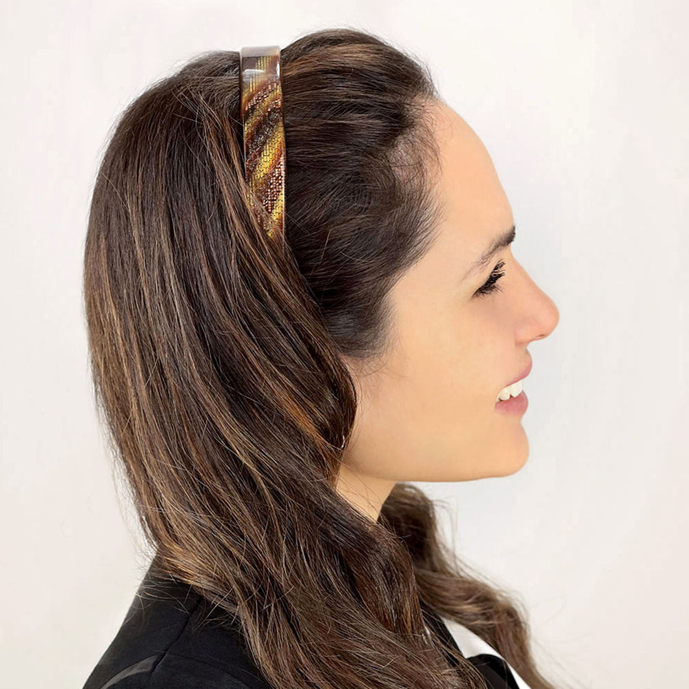 Frisur mit breiten, gold-braunen Haarreif Moskau