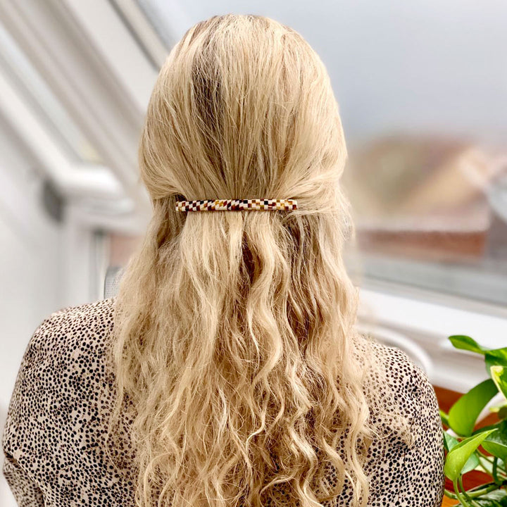 Halboffene Frisur mit langer Haarspange Lissabon