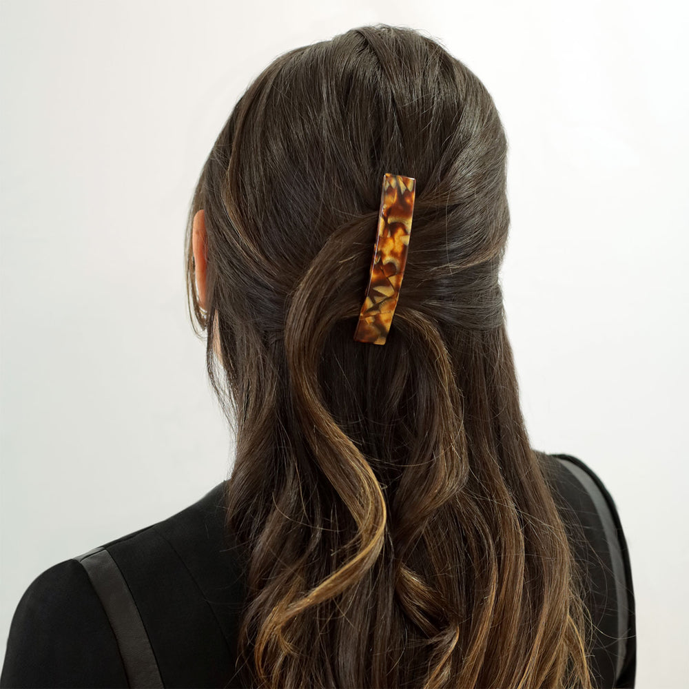 Halboffene Frisur mit mittelgroßer Haarspange Granada