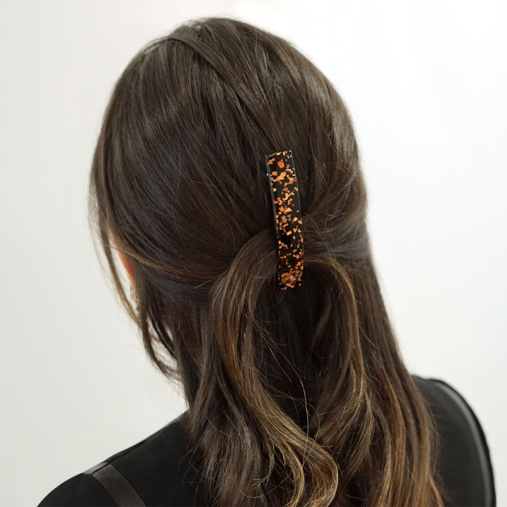 Halboffene Frisur mit mittelgroßer Haarspange Pompeji