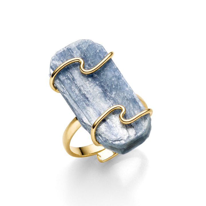 Ring aus grobem blauem Kyanit, vergoldet.