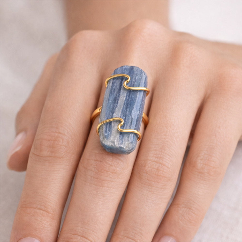 Foto: Model trägt den Ring.