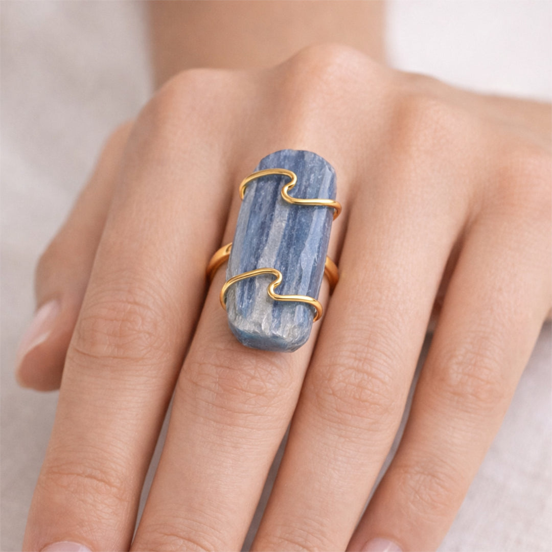 Foto: Model trägt den Ring.