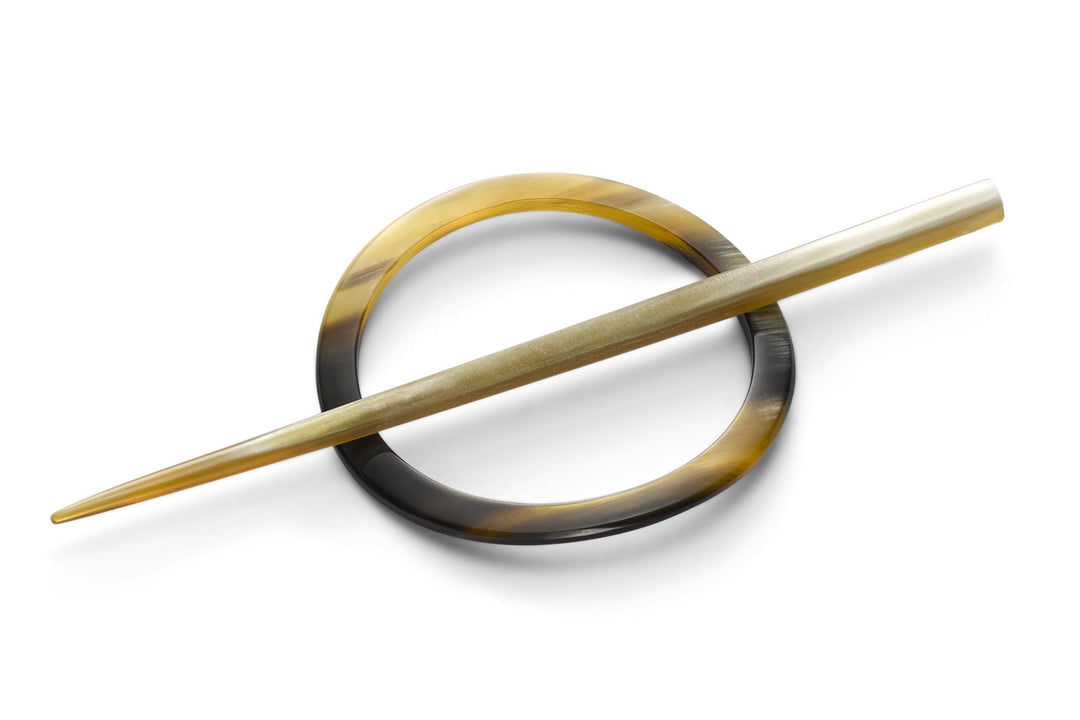 Kreisförmig Haarnadel aus hellem Horn